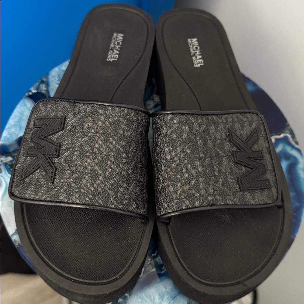 Michael Kors Logo Platform Slide - Picture 3 of 11